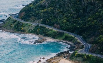 visit the great ocean road in victoria